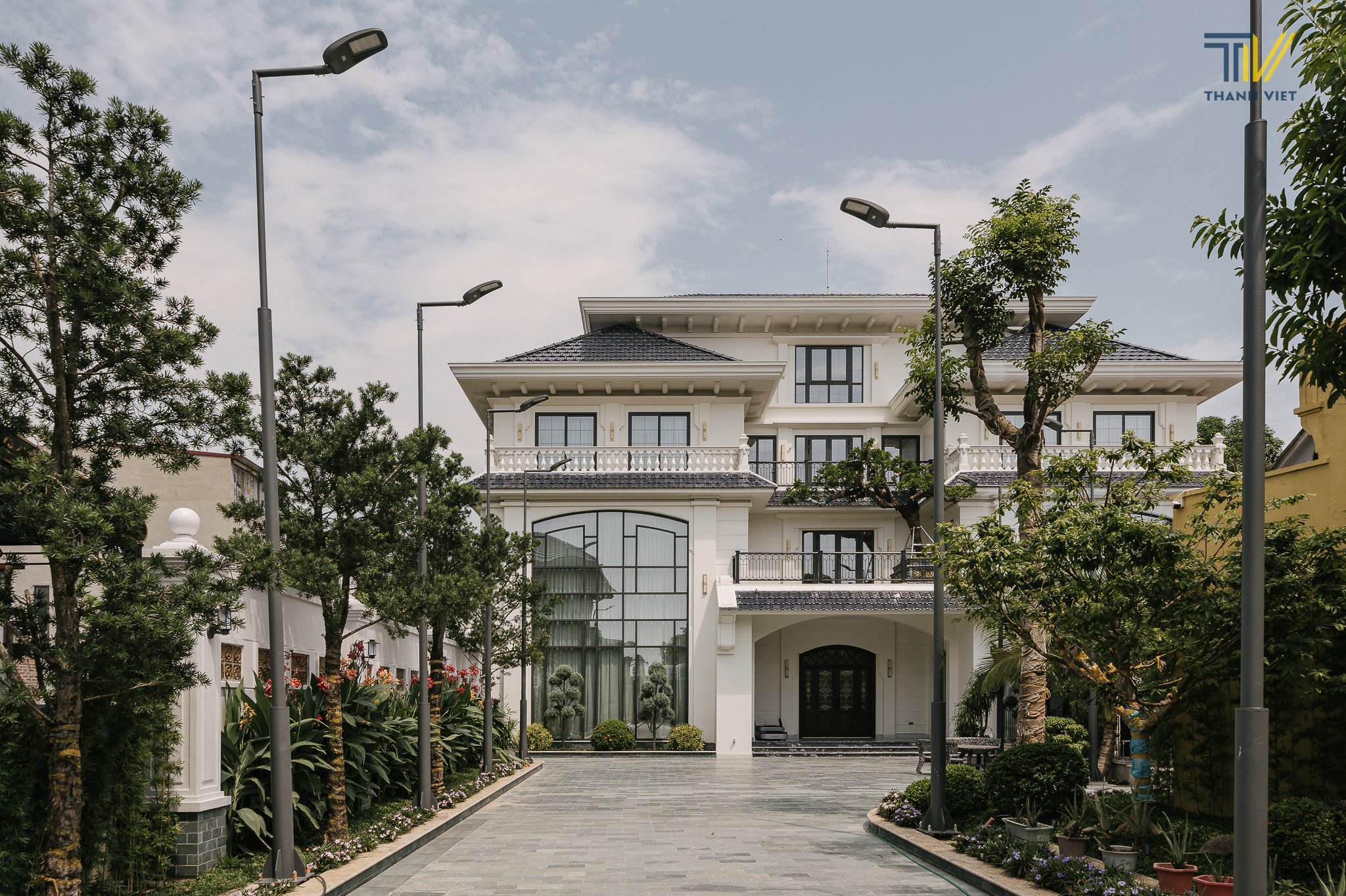 Mặt tiền biệt thự