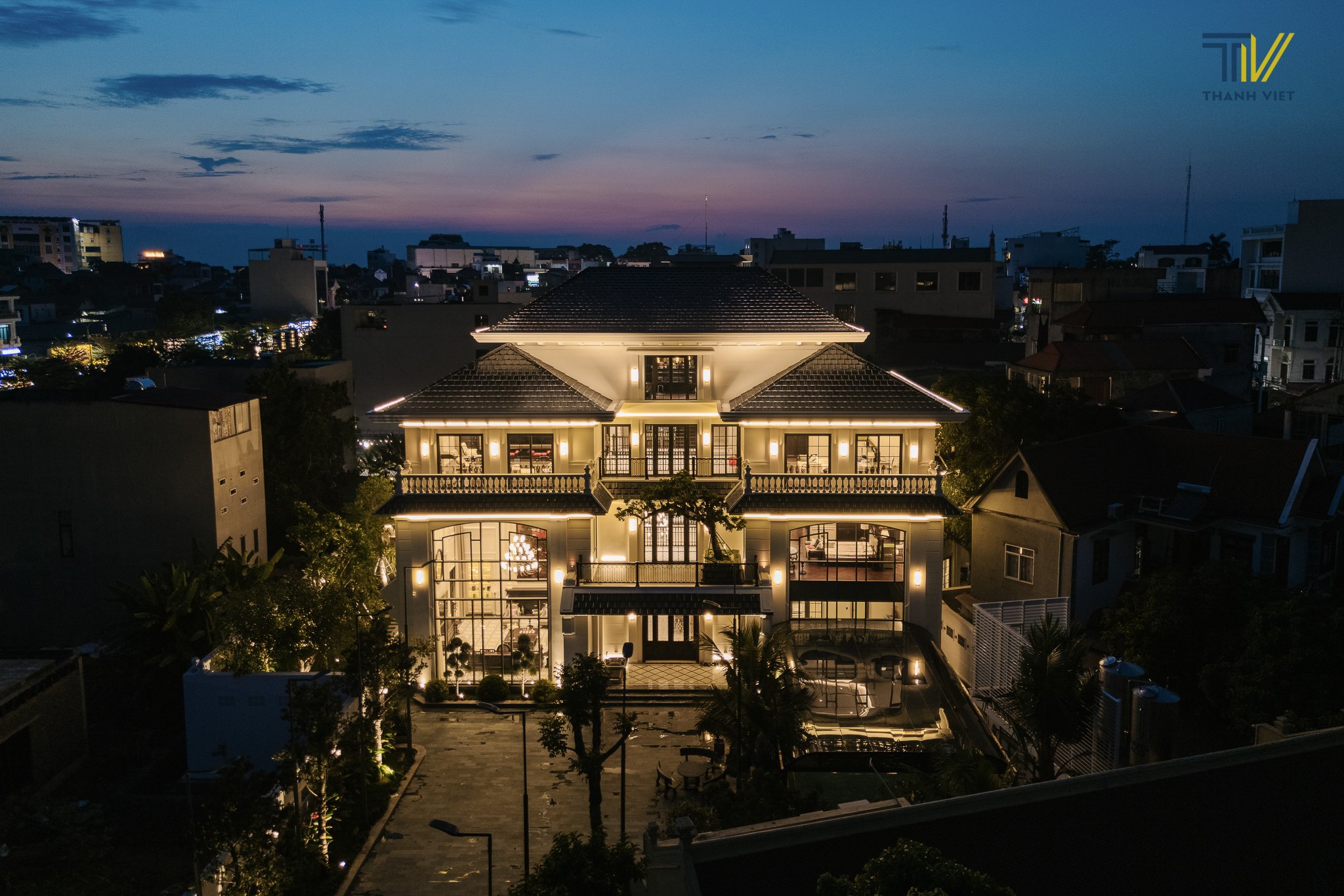 Biệt thự lúc hoàng hôn