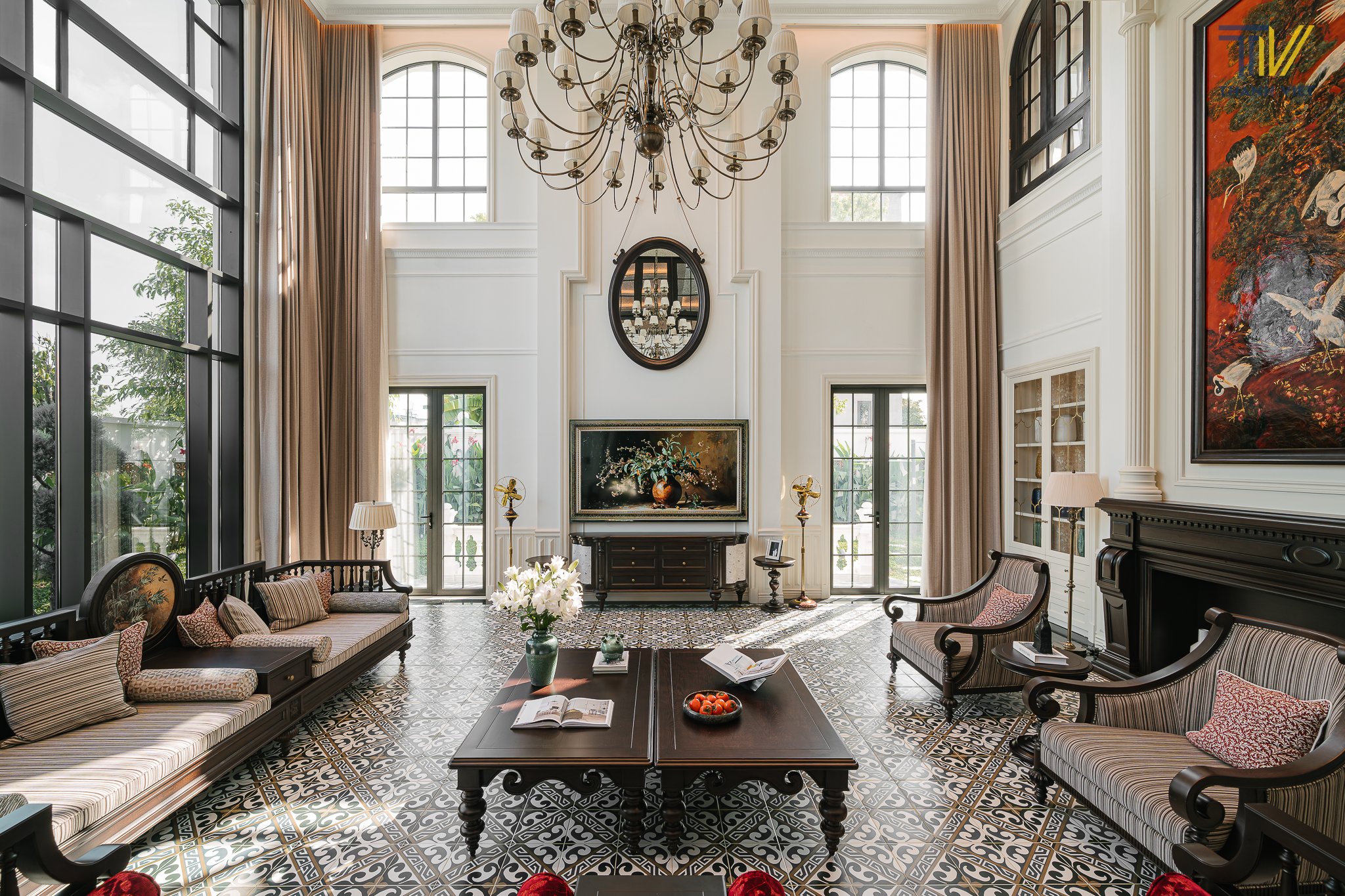 Phòng khách và bức sơn mài Tùng Hạc Maison Villa